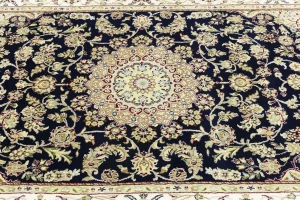 Dark Navy Floral 5X7 Indo-Nain Oriental Rug