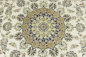 Cream Floral 6'7X10 Indo-Nain Oriental Rug
