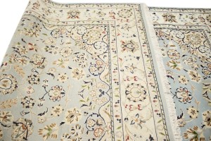 Light Blue Floral 5X8 Indo-Nain Oriental Rug