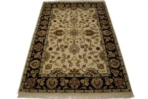 Cream & Charcoal Floral 4X6 Indo-Kashan Oriental Rug