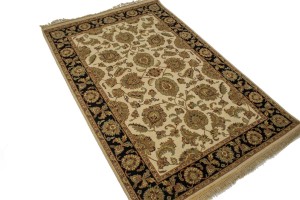 Cream Floral 4X6 Indo-Kashan Oriental Rug