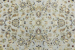 Light Blue-gray Floral 5X7 Indo-Nain Oriental Rug