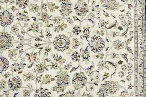 Cream Floral 8X10 Indo-Nain Oriental Rug